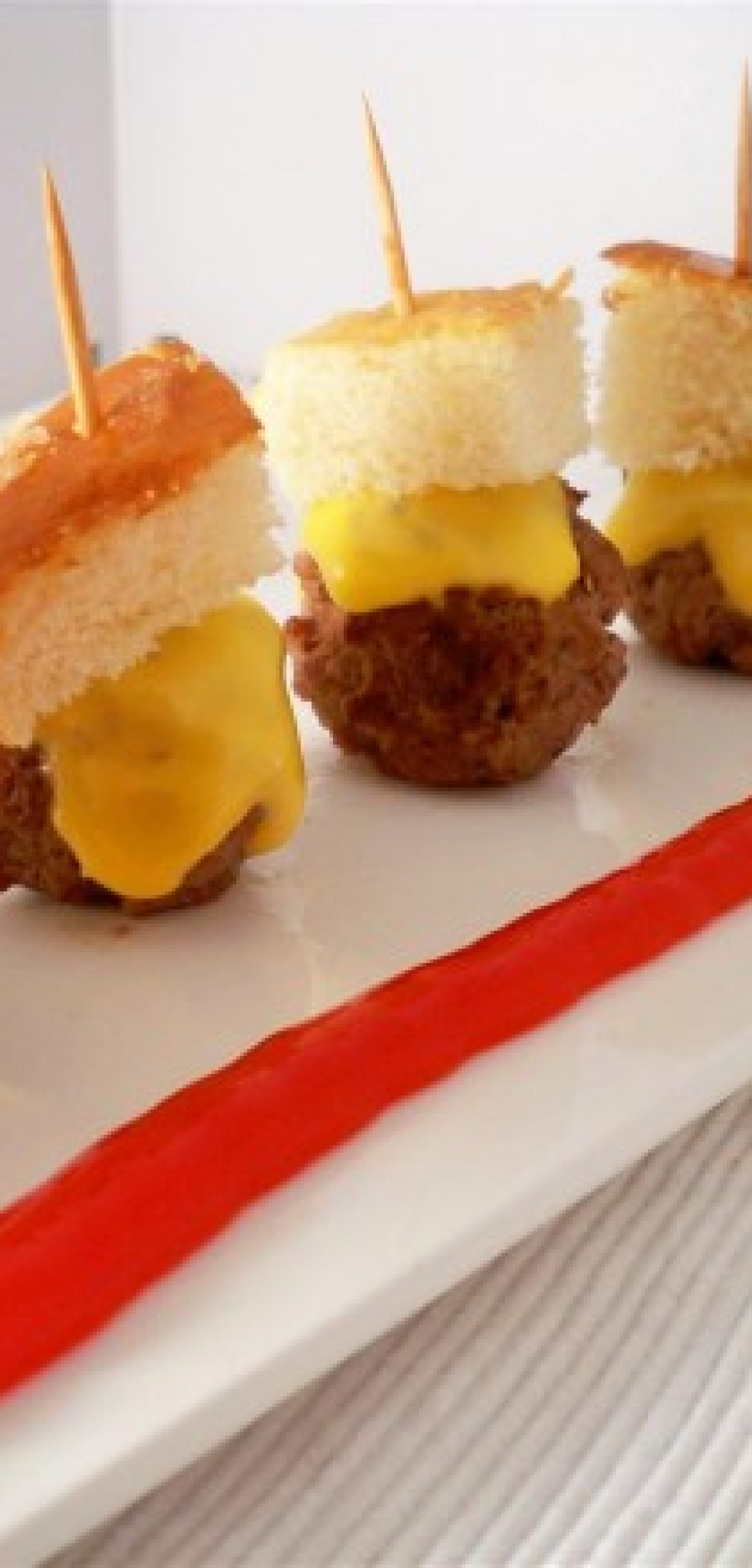 Mini cheeseburgers