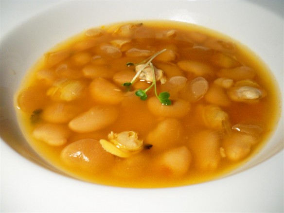 Asturian bean stew with clams (Custom)