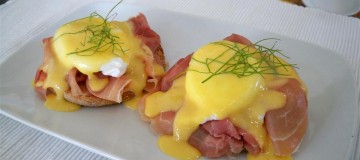 Doro's Chilpotle Eggs Benidict (Custom)