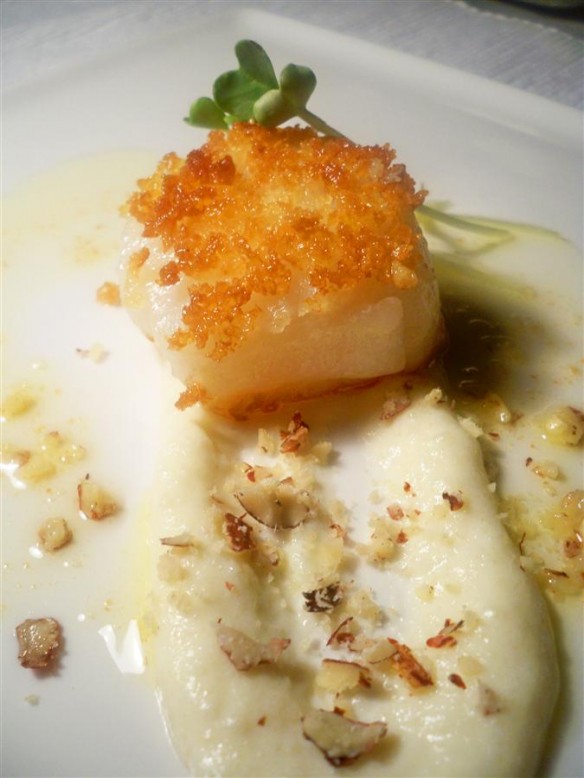 Panko scallop with sun choke puree and brown butter (Custom)