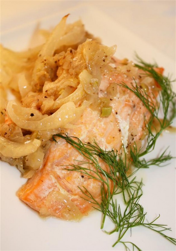 Salmon in parchment paper with fennel shallots (Custom)