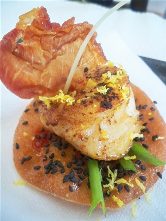Scallop with sweet wonton and lemon zest (Custom)