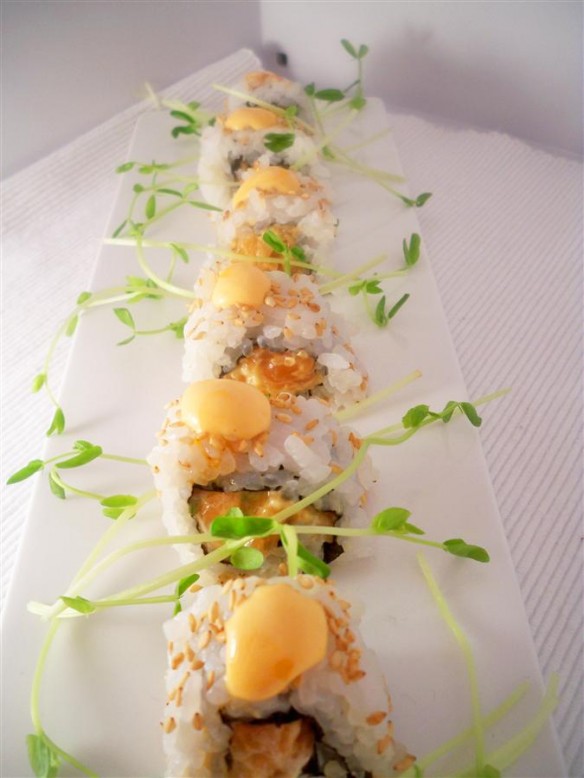 Spicy Inside out Salmon Roll (Custom)