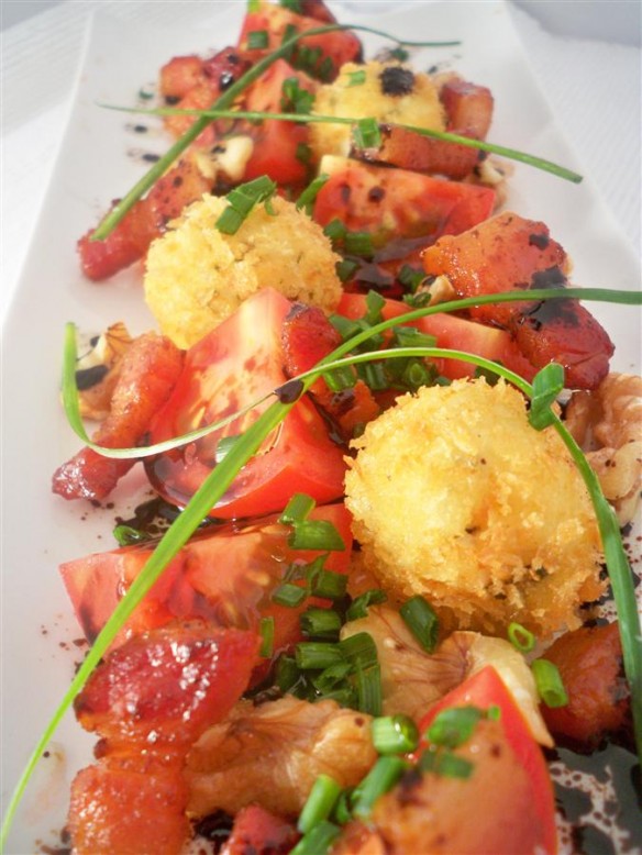 Tomato Salad with goat cheese, pancetta and walnuts (Custom)