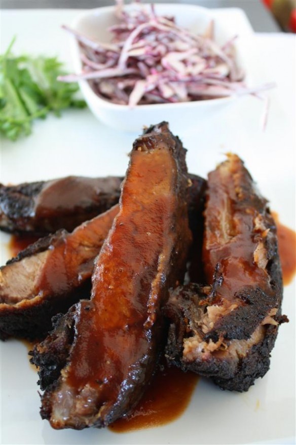 Pork ribs with dry rub and spicy sauce (Custom)
