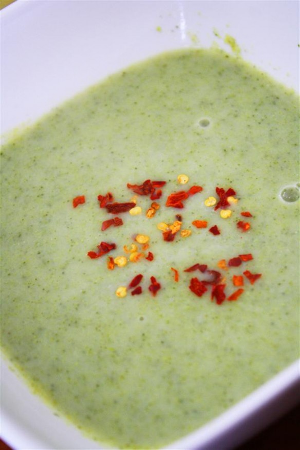 Three Ingredients Best Ever Broccoli Soup