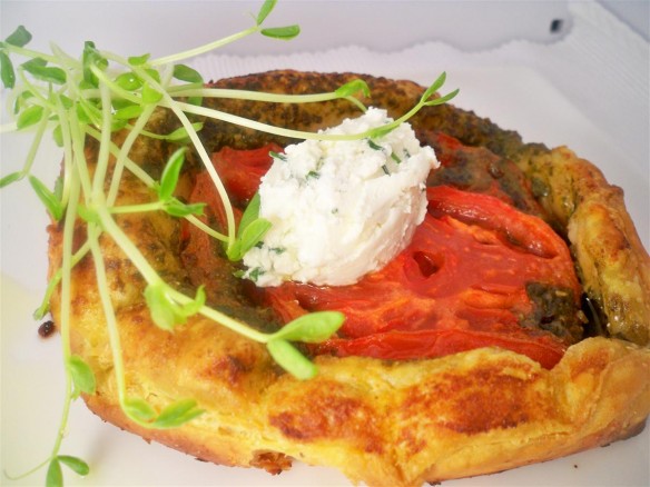 Tomato pesto and goat cheese tart (Custom)