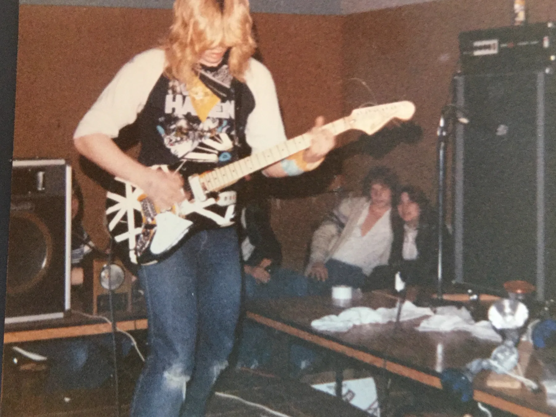 Benny Doro playing a Union Jack patterned guitar