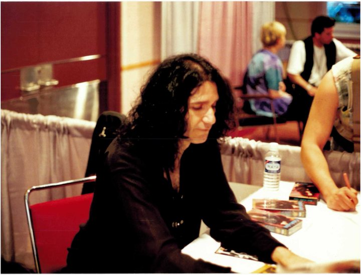 Bruce Kulick during a signing