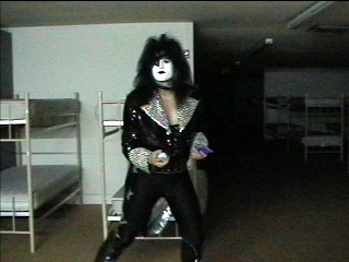 Benny Doro in the dressing room before the stage, photograph 9 of 22